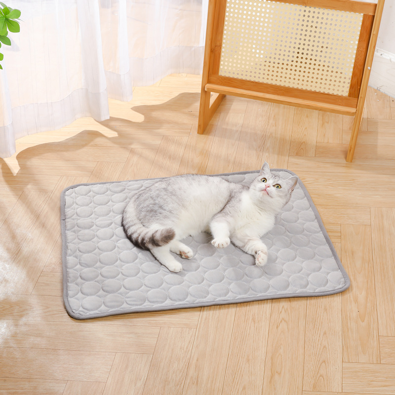 بساط تبريد للحيوانات الأليفة ل - مراجعة Cooling Blanket Hot Sleepers وسعره